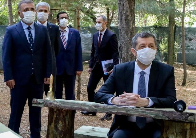 Milli Eğitim Bakanı Ziya Selçuk, Ankara Sincan’da öğrencilerle bir araya geldi 4